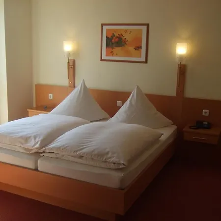Rose Hotel 2*