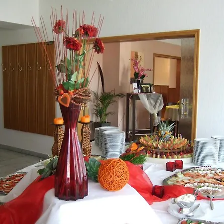 Rose Hotel 2*